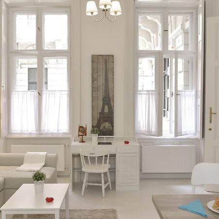 Paris Apartment Budapest Room photo