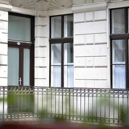 Paris Apartment Budapest Room photo