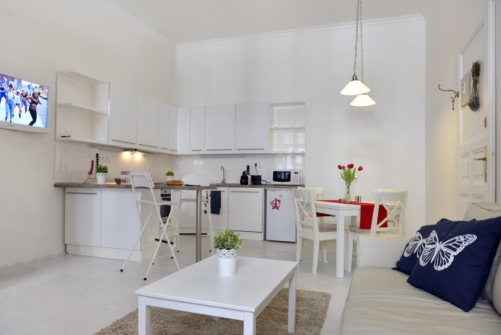 Paris Apartment Budapest Room photo